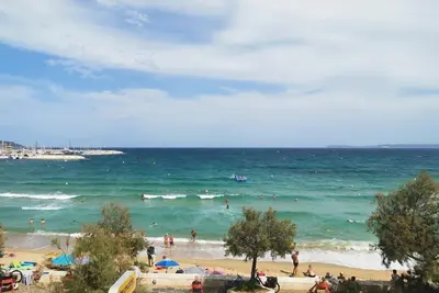 Image de Le Lavandou, Location beau T2 climatisé pour 4 personnes, face mer,