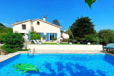 Image de Grande Villa Provençale, avec piscine & clim. à Grasse proche plages Côte d'Azur