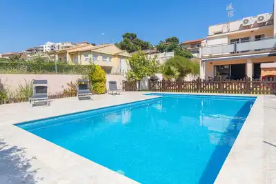 Merveilleuse maison de vacances privée avec piscine privée, climatisation, Tv, patio et parking