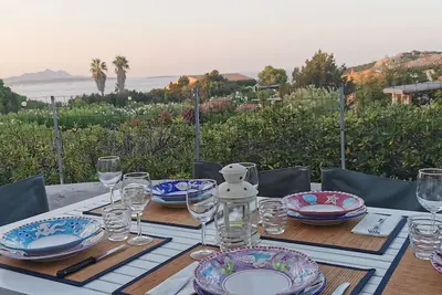 Image de Detached villa with large terrace with sea view - 200 mt from the sea