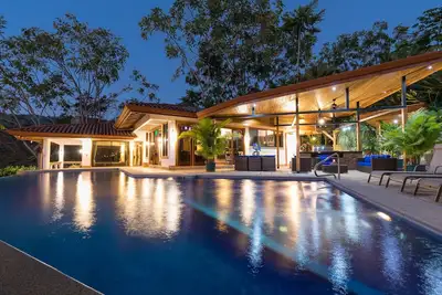 Image de Casa Sea Breeze- Luxury OceanView Estate+50' Infinity Pool on 100 Acres