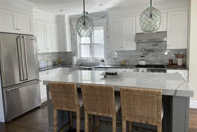 Image de 3 bedroom home in Edgartown, steps from bike path and island bus.