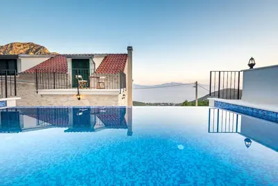 Image de New Secluded holiday villa with spectacular sea view