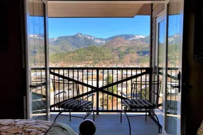 Image de 3rd floor condo retreat