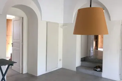 Image de Elegant Propriety 10 Minutes Far Away From Airport