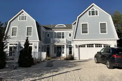 Image de Beautiful bay front beach home