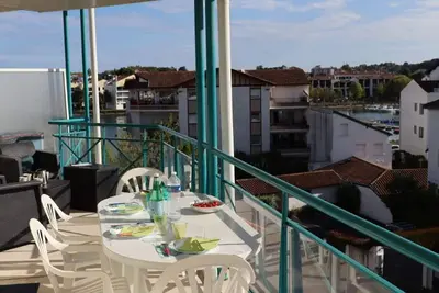 Appartement à Ciboure avec piscine chauffée et parking privé