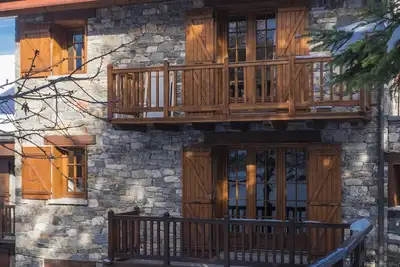 Image de Bel appartement dans chalet avec terrasse et balcon, idéalement situé
