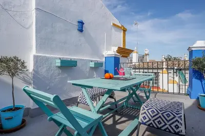 Image de Joli Studio avec Terrasse au coeur de la ville - Wifi - A / C