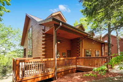Image de Home-Away-From-Home! Cozy Log Cabin with Fireplace & Balcony near Shows