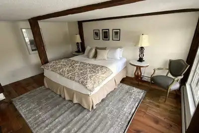 Image de Deluxe King Suite, Living Room w/sofa bed & fireplace
