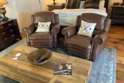 Image de Deluxe King Suite, Living Room area w/sofa bed & fireplace, private entrance