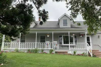 Image de Wineries, Apple Picking, Pumpkin Picking, Outdoor Restaurants and Beaches!