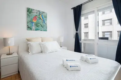 Image de Sweet Bright Flats w/ Netflix | Bolhão by HostWise