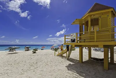 Image de Beachfront Condo with Two Pools - Sapphire 103