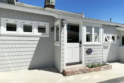 Image de 11/16 to 1/5 Special 90/nt Gorgeous Cottage! 1 Block To The Beach!