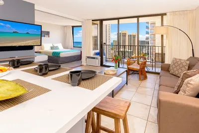 Image de Island-view condo w/ lanai & beach access