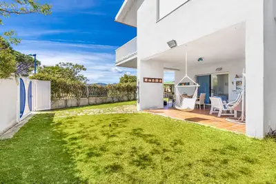 Image de Appartement \"Villa Sulas\" près de la plage avec Wi-Fi, terrasse et jardin