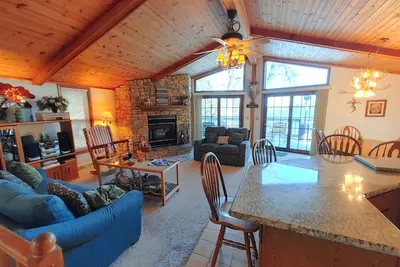 Image de Lakehouse Paradise w/ Hot Tub Near Cascade Mountain