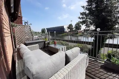 Image de River facing town house with balcony and parking at Trent Bridge.