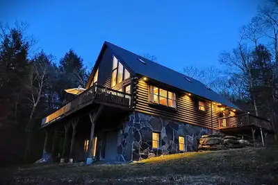 Image de Secluded modern log cabin with picturesque private water fall on 12 acres!