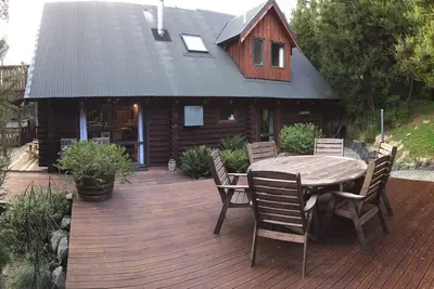 Image de Authentic log chalet serene and secluded with outdoor spa
