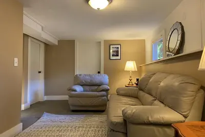 Cozy Private Suite near U-District + Free Parking & fast Internet