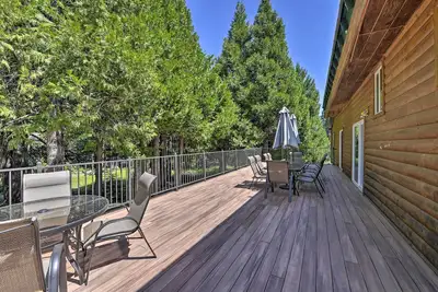 Image de Secluded Camp Connell Home w/ Deck + Fireplace!
