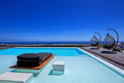 Av Sea View Villa with Private Pool - Breakfast included, Concierge, Daily Maid