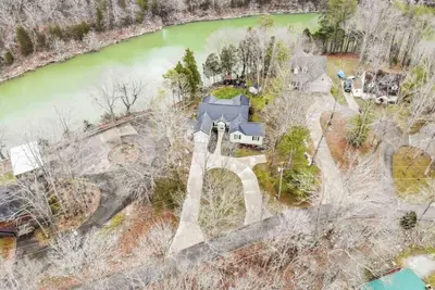Image de Blackbeard’s Lakefront Bungalow - convenient location with year-round lake views
