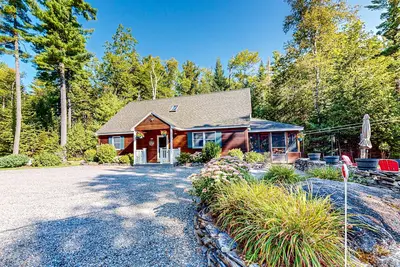 Image de Dog-Friendly, lakefront gem with private dock, deck, horseshoe pit & firepit