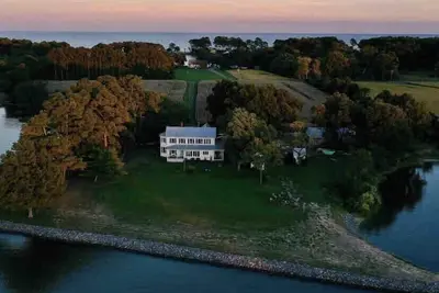 Image de Historic Waterfront Farmhouse, Private Beach Access