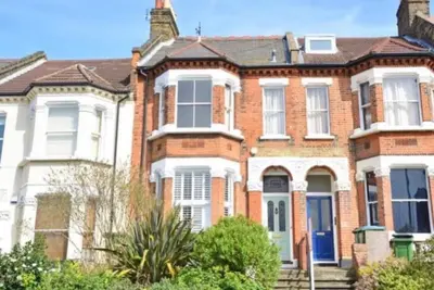 Image de Spacious 4br Home /Garden, Parking, 3 min to Train