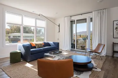 Image de Piedmont Place 303| Lux Vineyard & Brewery Getaway in the Heart of Crozet | Pet Friendly