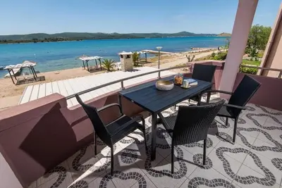 Image de Appartement de vacances pour 4 personnes env. 50 qmà Turanj, Dalmatie (Nord de la Dalmatie)