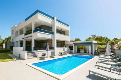 Image de Maison de vacances pour 10 personnes env. 150 qmà Medulin, Istrie (Côte sud de l'Istrie)