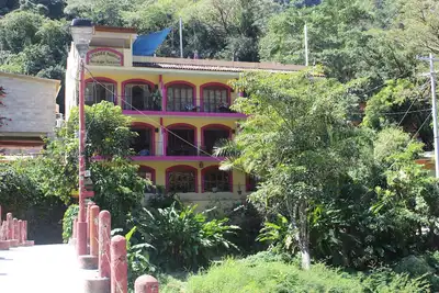 Image de Riverside apartment minutes away from the Beach