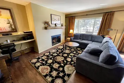 Image de Walk to Gondola in Lionshead! Mountain views, pool, parking, hot tub! Low rates!