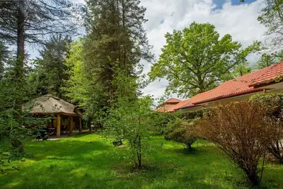 Image de Under Oak 2 double rooms / option up to 20 person in total. Breakfast on request