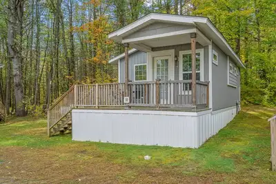 Image de Cozy Cottage at Lake George Campsites!