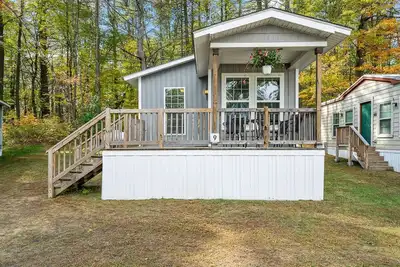 Image de Cozy Cottage at Lake George Campsites!