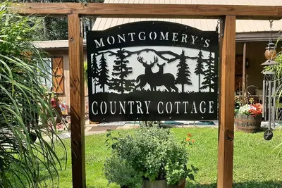 Image de The country cottage: with gorgeous 5 person hot tub! !