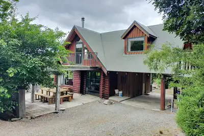 Image de Ridgeway log cabin, quiet and secluded getaway ideal for a family.