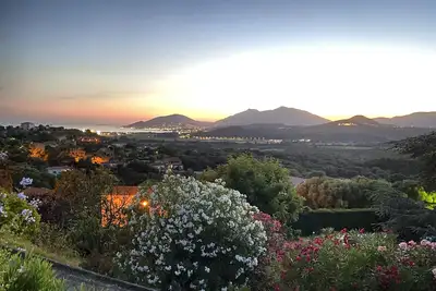 Image de Villa avec vue panoramique mer et montagne - 12 à 16 couchages