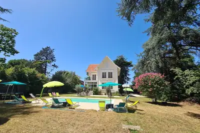 Image de Grande demeure arborée proche du centre de Bergerac avec piscine privée chauffée