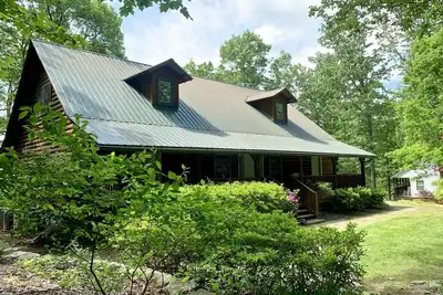 Image de Pet-Friendly Suite in North Georgia Mountains with Kitchen, Dining & Living Room