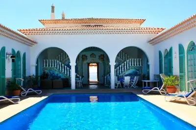 Image de Luxury beachfront villa with a cook and a tennis court