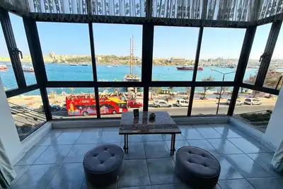 Image de Spacious Sea View Central Apartment in Sliema