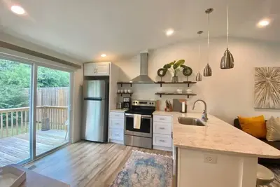 Image de 5 Minute Drive to Downtown Greenville!