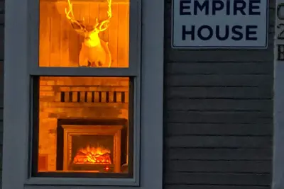 Image de Empire House - Newly Remodeled Home